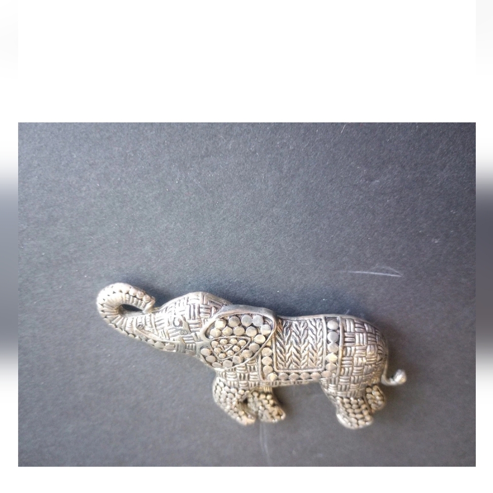 Elephant Brooch Silver Color Rhinestone Solid - Picture 5 of 7